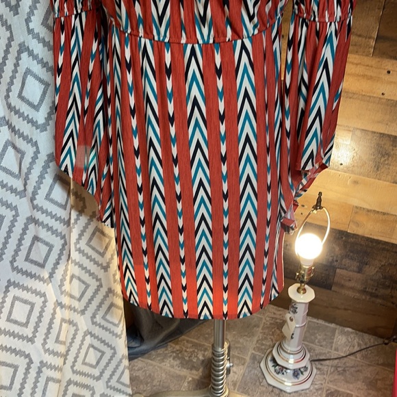 Joyce Chevron Bell Sleeve Mini dress - Picture 4 of 9